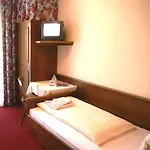 ゲストハウス Heidi 3*