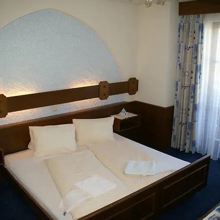 בית הארחה Heidi 3*