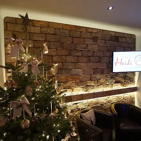 Heidi בית הארחה 3*